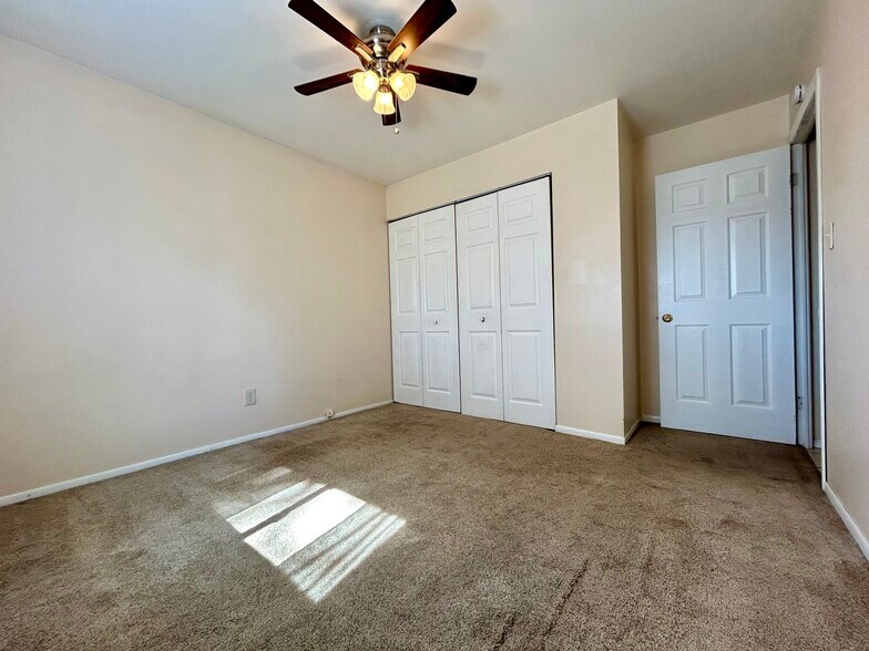 Building Photo - 6490 Almont Dr