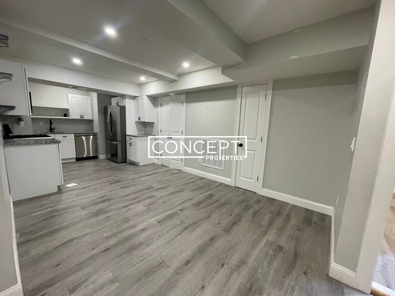 Building Photo - 11 Pierce St