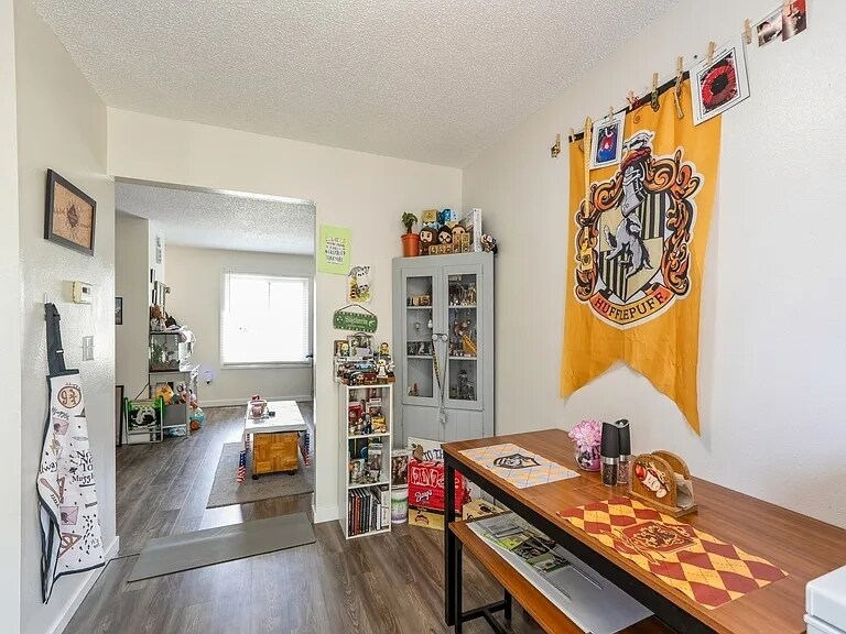 Building Photo - 1012 W 1st Ave