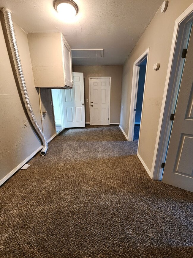 Building Photo - 5 Bed 1.5 Bath Home in Midwest City!