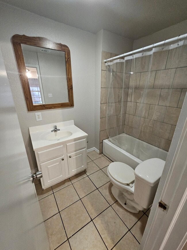 Building Photo - 811 S 21st St