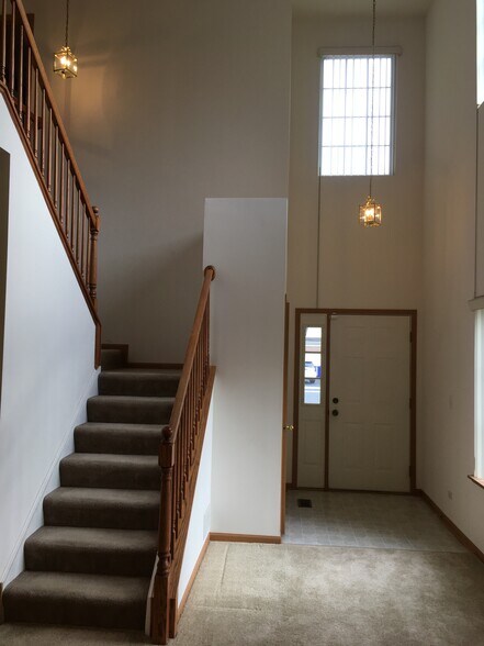 Building Photo - 956 Tanager Ct