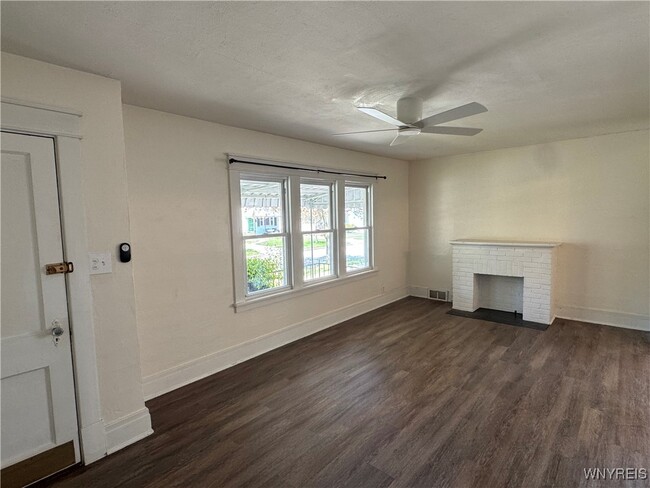 Building Photo - 141 Hawthorne Ave