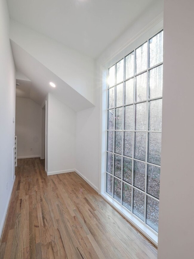 Building Photo - Picture Perfect wooded get away in Kingston Springs