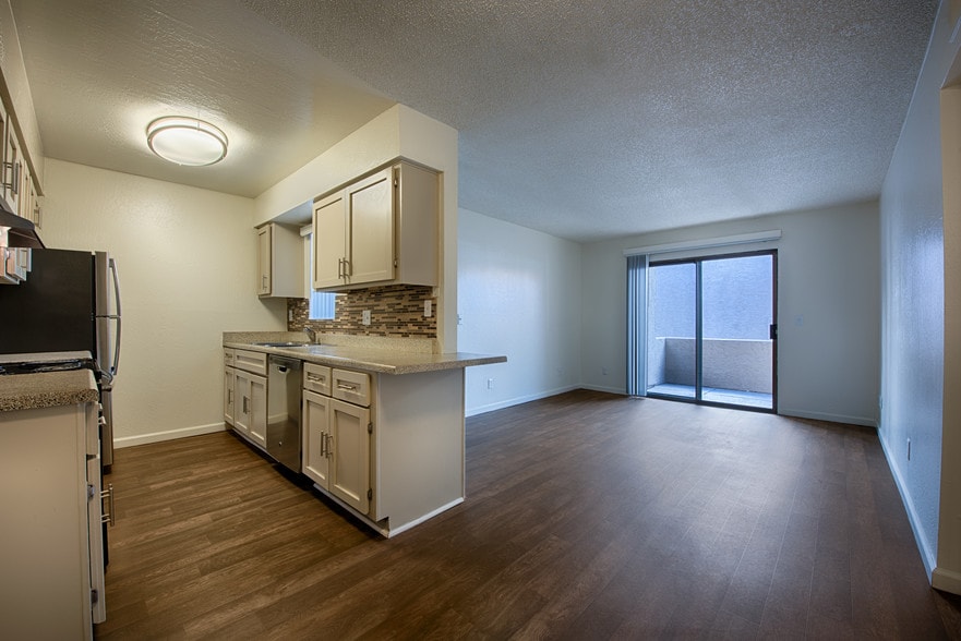 Building Photo - Colonia