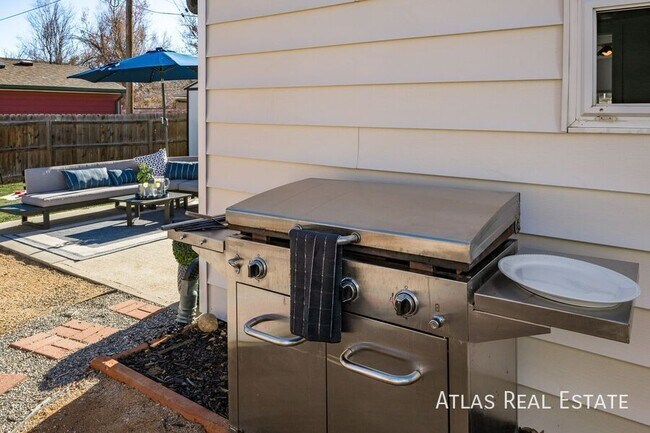 Building Photo - 5210 Quay St