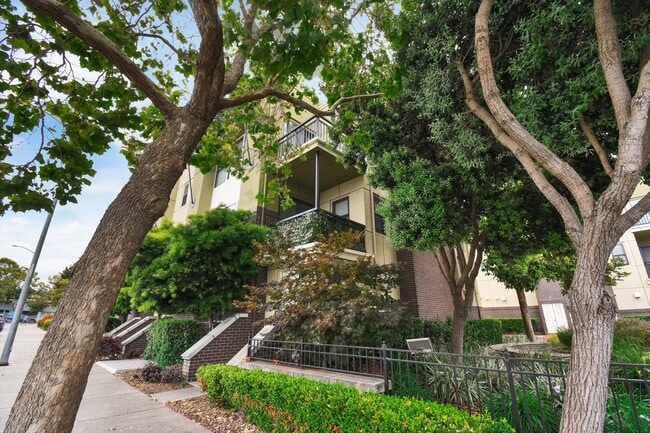 Building Photo - 1107 66th St