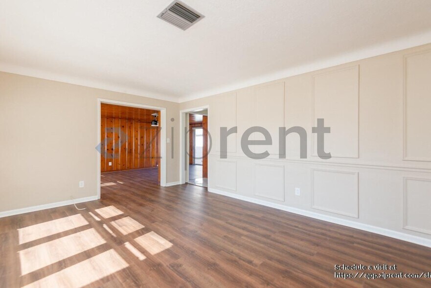 Building Photo - 3601 30th Ave S