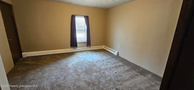 Building Photo - 608 N Valley Ave