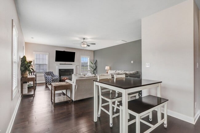 Building Photo - STUNNING & SPACIOUS 4 BR | 2.5 BA 2-Story *Pikeville School District*