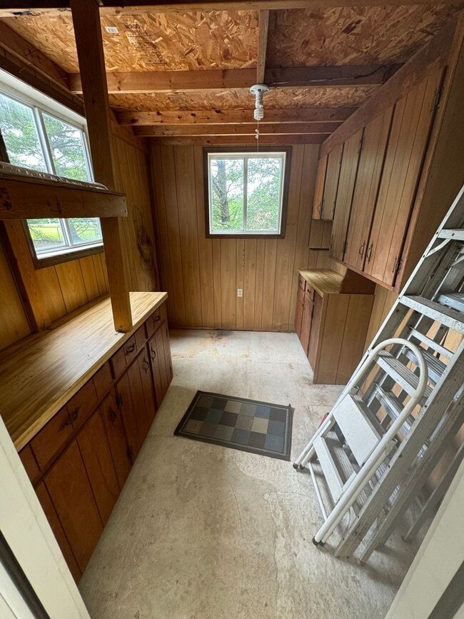 Building Photo - Cozy, 3-Bedroom Home, 2-Bathroom Home