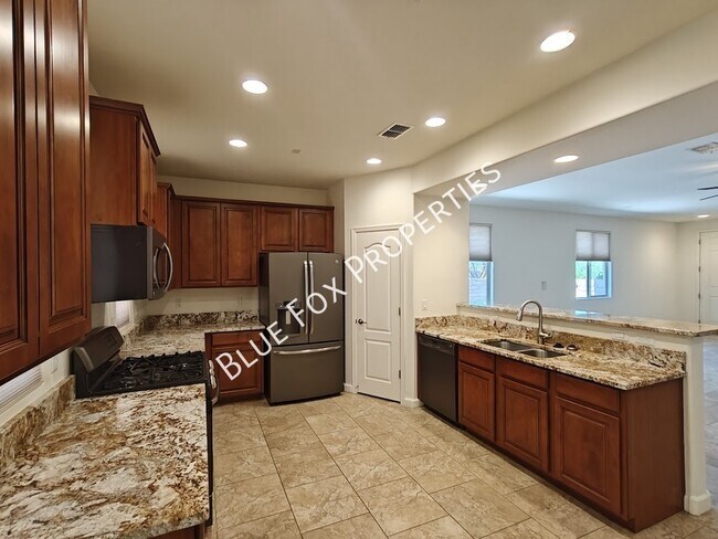 Building Photo - 12812 N Camino Vieja Rancheria