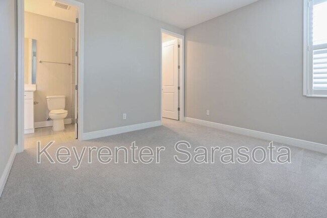 Building Photo - 6133 Lungo Lago Dr