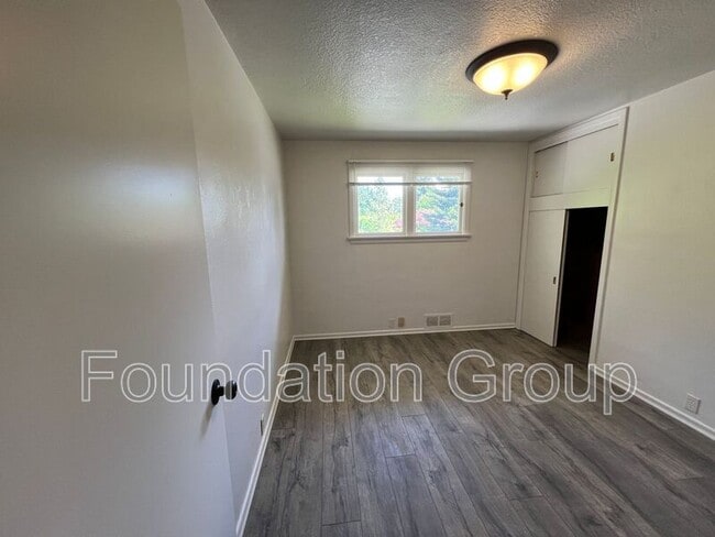 Building Photo - 3202 Farragut St