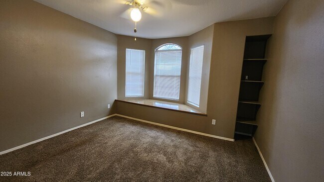 Building Photo - 6126 W Paradise Ln