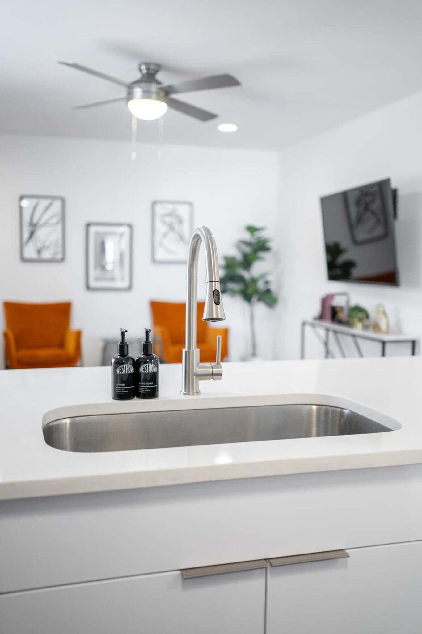 Building Photo - 1136 Crescent Ave NE