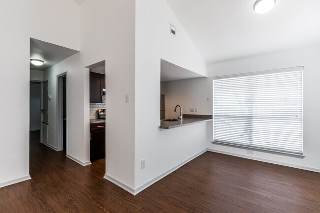 Building Photo - Luxury Duplex. Best Prices In South Austin! Steps from Hike & Bike Trail And Downtown!