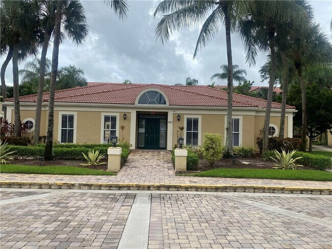 Building Photo - 777 Riverside Dr