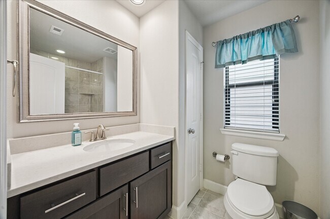 Building Photo - 1725 W 23rd St