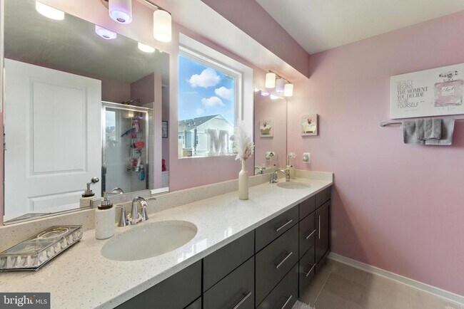 Building Photo - 406 Honeyberry Ln