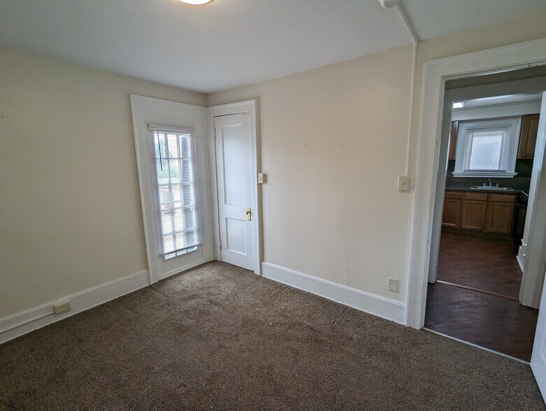 Building Photo - 608 Elmwood Ave