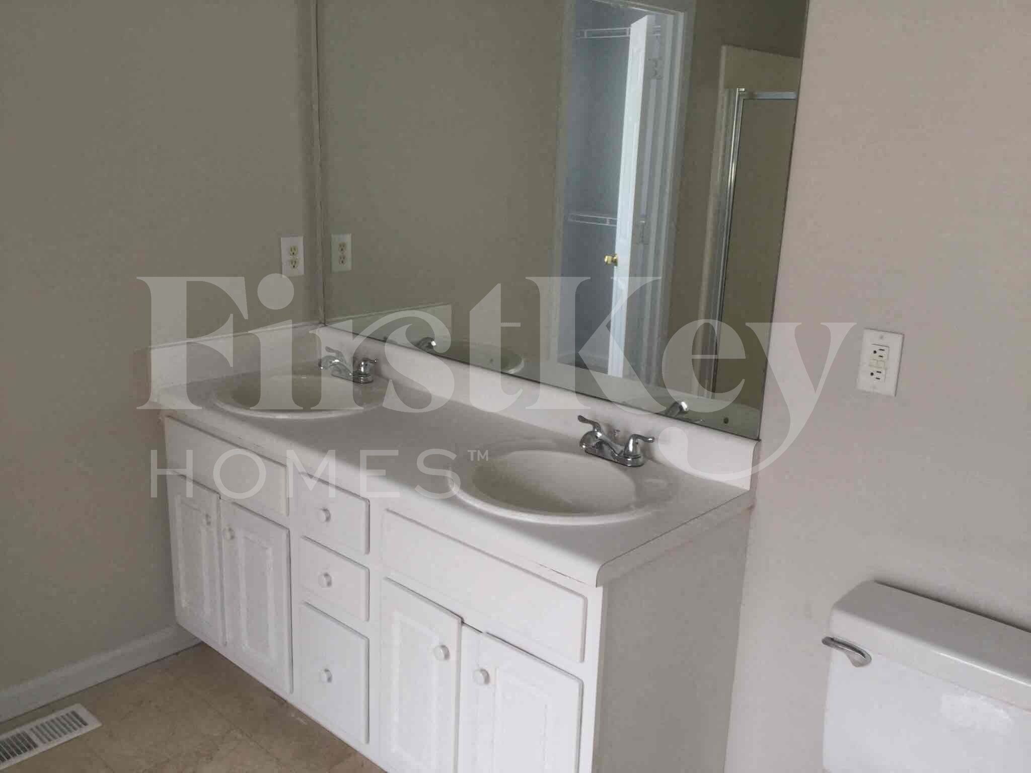 Building Photo - 4816 Clove Dr SW