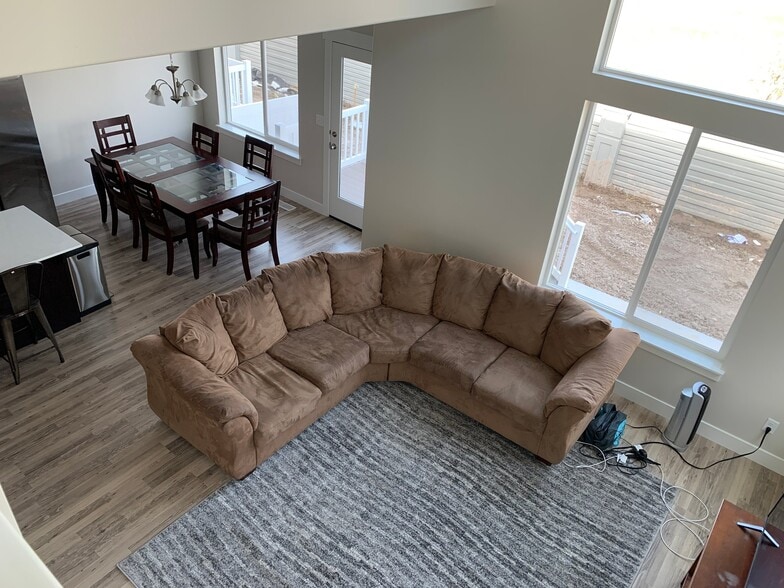 Building Photo - 718 N 260 W