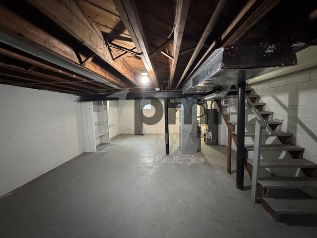 Building Photo - 2135 Ridgeview Rd