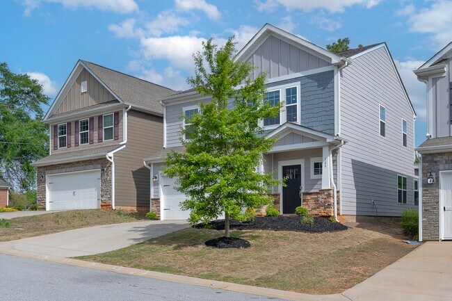 Building Photo - 109 Magnolia St