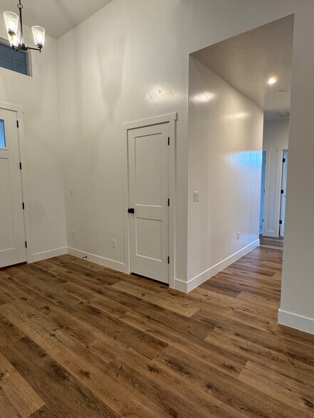 Building Photo - 1603 E Dihedral Dr