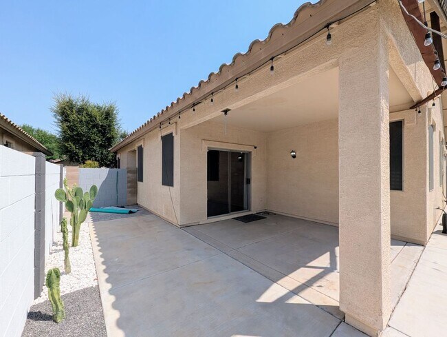 Building Photo - 16635 N 169th Ave