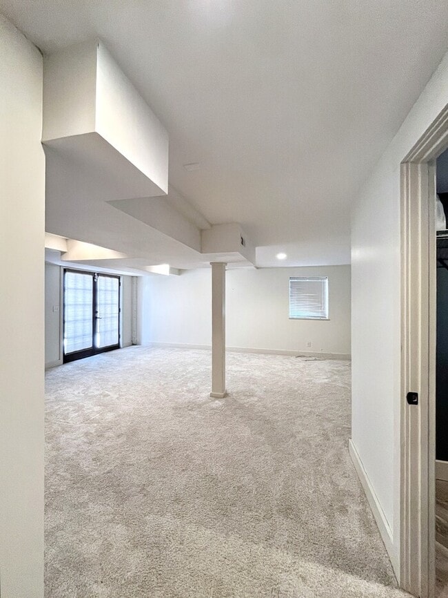 Building Photo - 640 Tobylynn Ct