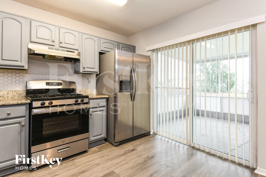 Building Photo - 3796 Huntwicke Blvd