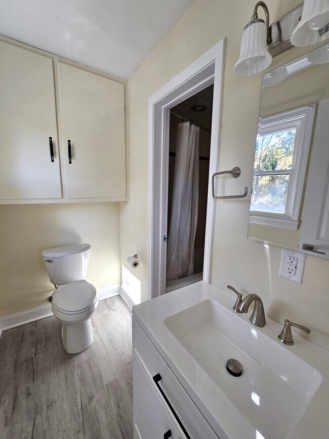 Building Photo - 609 Memorial Dr Ext