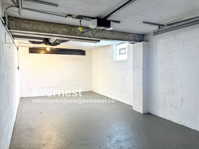 Building Photo - 3037 Blackridge Ave