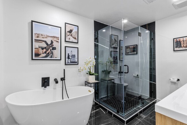 Building Photo - Stunning Desert Contemporary Home in Sunrise Park (Monthly Only - No Long Term)