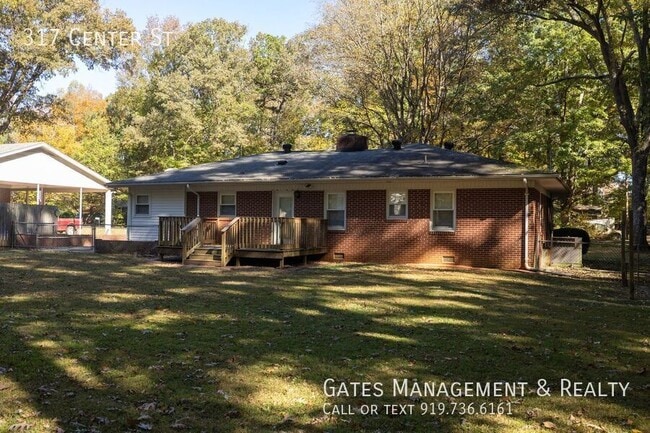 Building Photo - 317 Center St