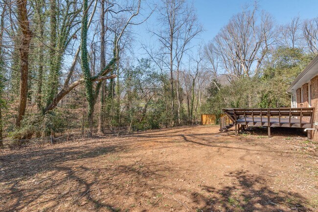 Building Photo - Cute 3-Bedroom Brick Ranch in Oakhurst!