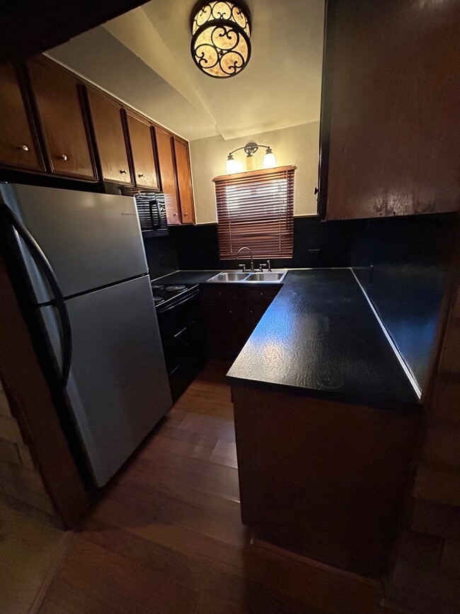 Building Photo - 1922 Vassar St