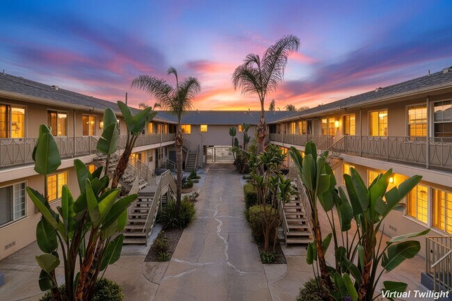 Building Photo - 6633 S Crenshaw Blvd