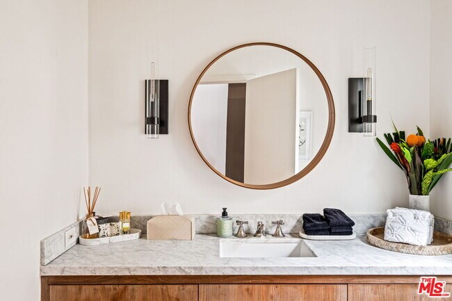 Building Photo - 129 Outrigger Mall