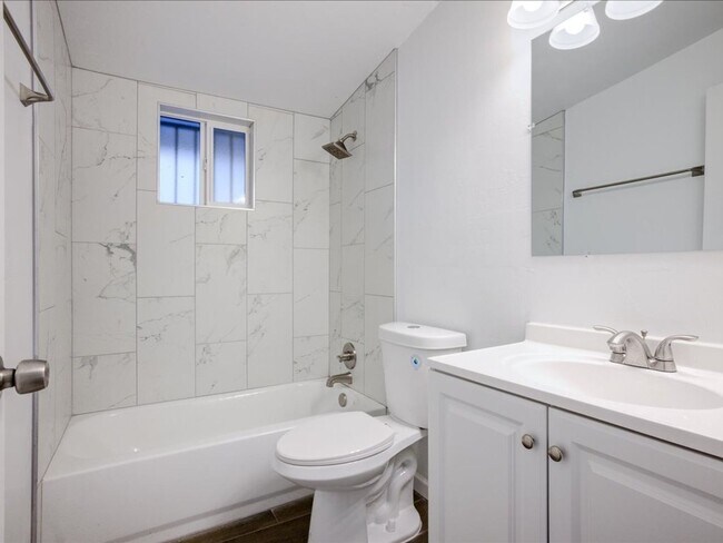 Building Photo - Fully Remodeled 2 Bedroom Home – Modern Co...
