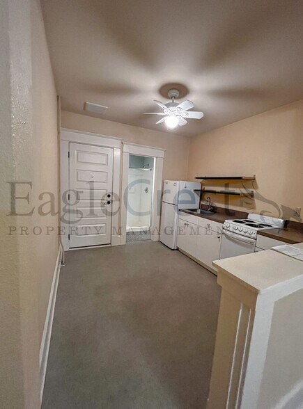 Building Photo - 105NSP