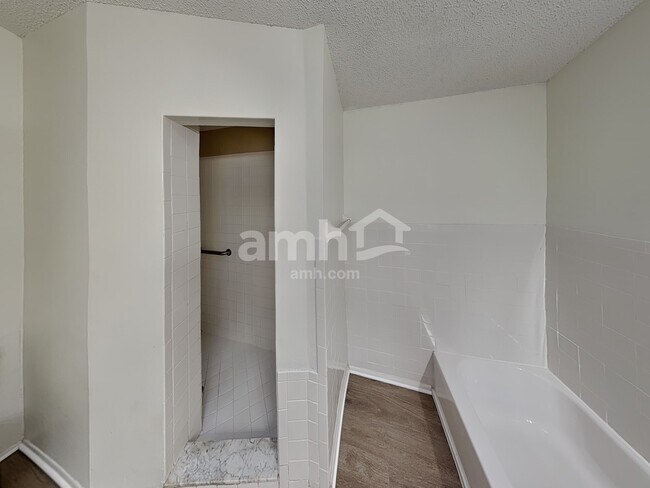 Building Photo - 1431 Londra Ln