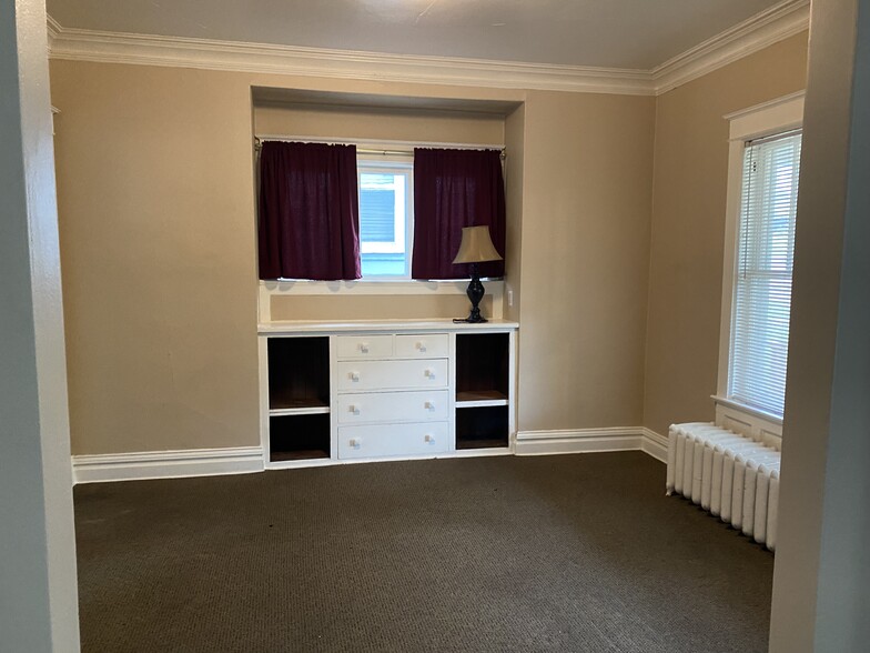 Building Photo - 619 N 17th Ave E