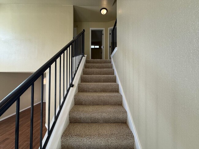 Building Photo - 1305 Fox Creek Dr