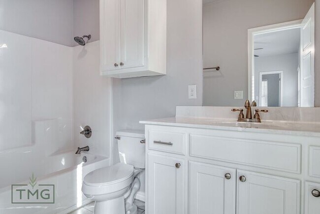 Building Photo - 3/2 Home Ready for the Holidays! $500 Move...