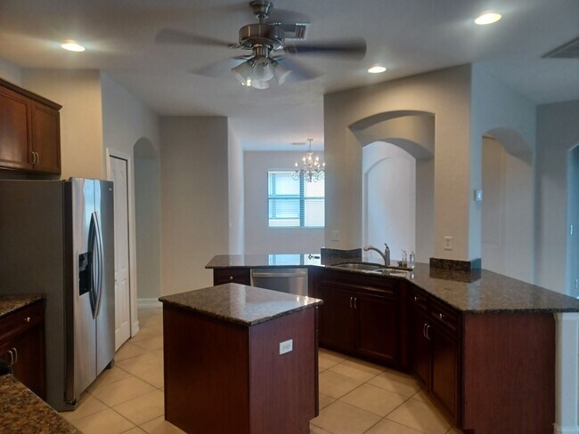 Building Photo - 12214 Country Day Cir