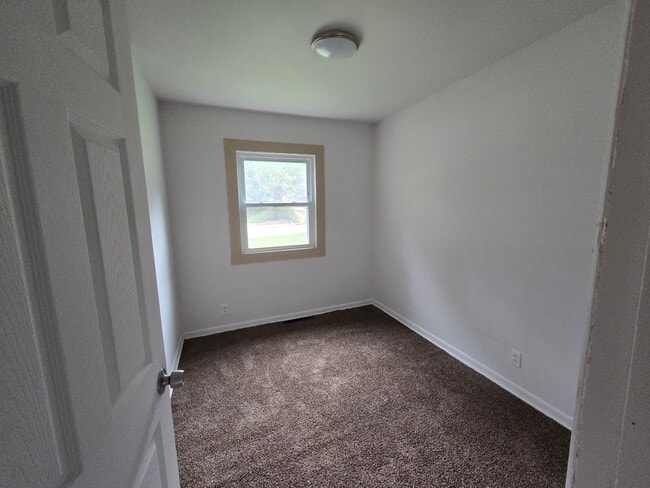 Building Photo - Charming 3 bed 1 bath!
