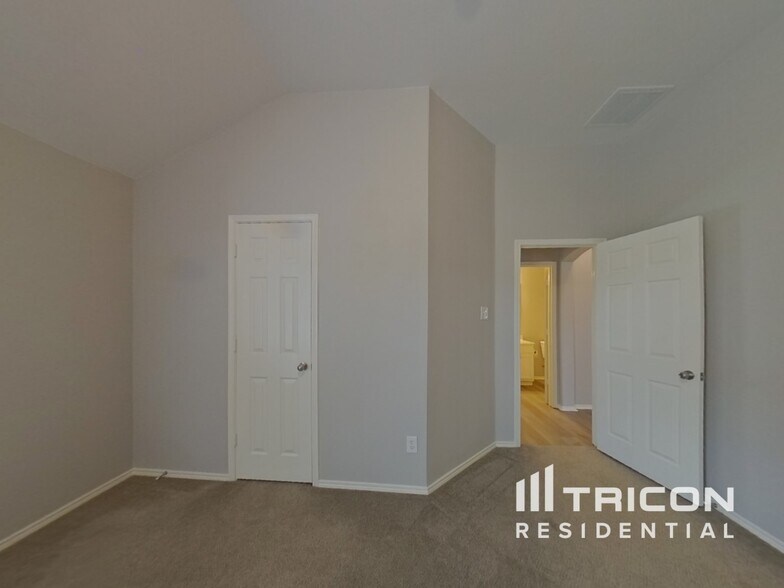 Building Photo - 637 Chalk Knoll Rd